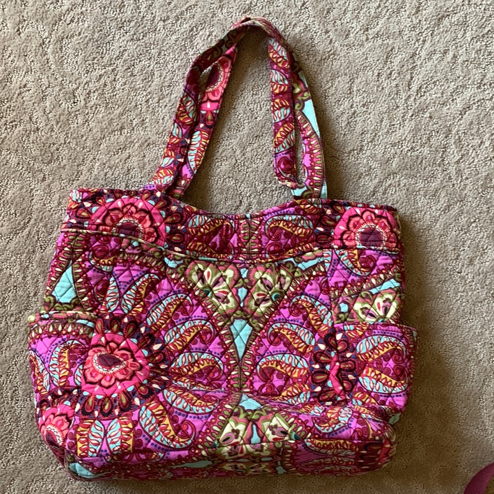 VERA BRADLEY TOTE-Resort Medallion GUC